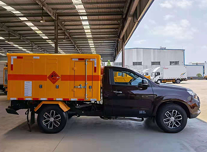 蒸湘爆破器材运输车